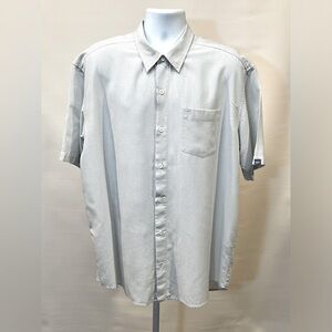 QUICKSILVER Men’s blue and white plaid shirt size‎ XL.